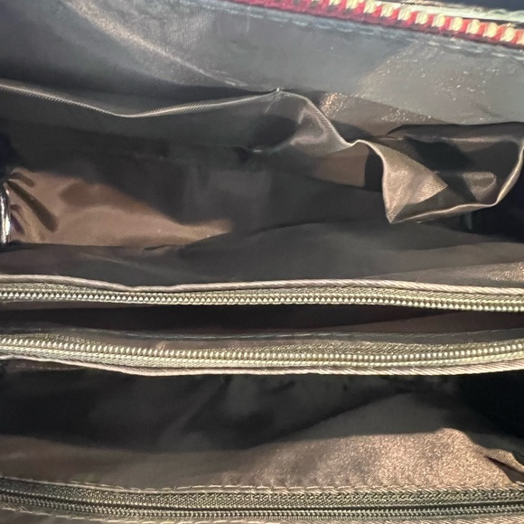 Elegant Burgundy Handbag - Picture 4 of 9